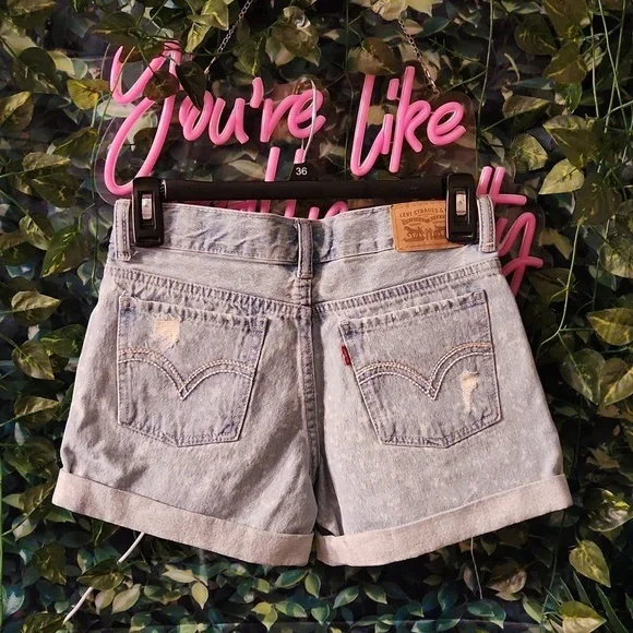 Girls Distressed Levi Shorts New Without Tags - Picture 7 of 7